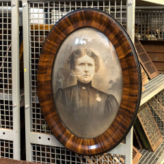 #38306 - Vintage&nbsp;Female&nbsp;Portrait&nbsp;Photo&nbsp;in&nbsp;Oval&nbsp;Frame&nbsp;image