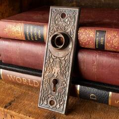 #49004 - Antique&nbsp;Ornate&nbsp;Metal&nbsp;Doorknob&nbsp;Backplate&nbsp;image