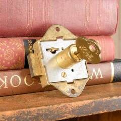 #50149 - Vintage&nbsp;Yale&nbsp;Furniture&nbsp;Lock&nbsp;&&nbsp;Key&nbsp;image