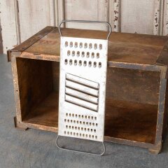 #55087 - Vintage&nbsp;Metal&nbsp;Handheld&nbsp;Food&nbsp;Grater&nbsp;image