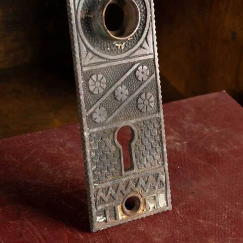 #30607 Antique FC Linde & Co Doorknob Backplate image 4