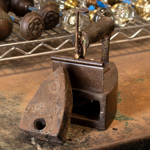 #36660 Large Antique Sad Iron image 4