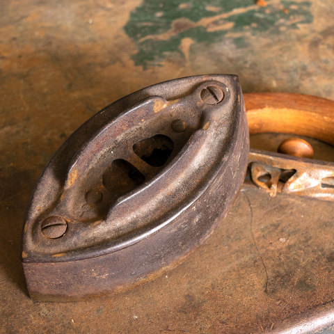 #38971 Antique Sad Iron image 5