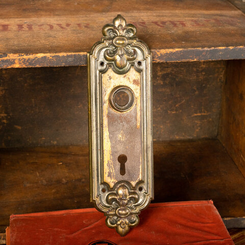 #43953 Russell & Erwin Leroy Doorknob Backplate image 2