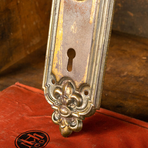 #43953 Russell & Erwin Leroy Doorknob Backplate image 4