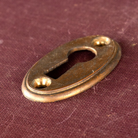 #44038 Antique Yale Door Keyhole Escutcheon image 4