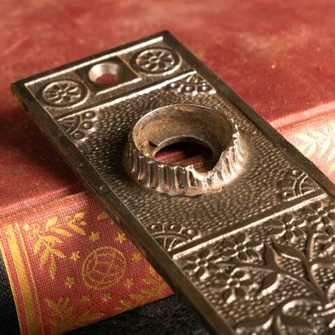 #45551 Antique Lockwood Doorknob Backplate image 4