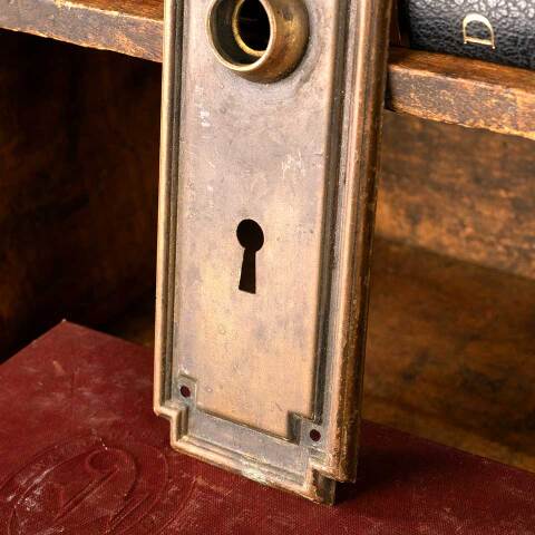 #46205 Antique Arts & Crafts Doorknob Backplate image 5