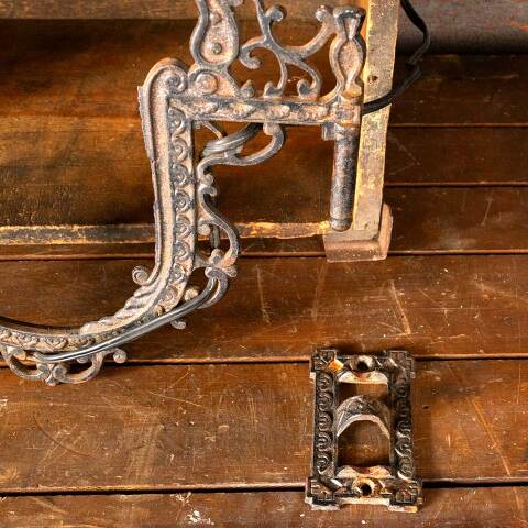 #46259 Antique Cast Iron Victorian Oil Lamp Sconce image 4