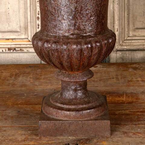 #46924 Salvaged Rusty Cast Iron Garden Planter Urn image 2