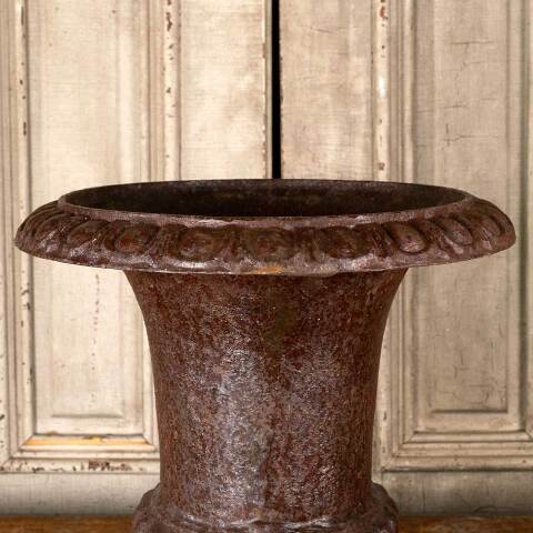 #46924 Salvaged Rusty Cast Iron Garden Planter Urn image 3