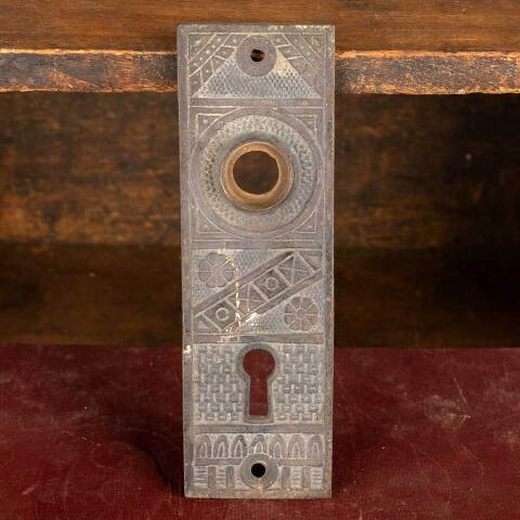 #47113 Antique FC Linde & Co. Doorknob Backplate image 6