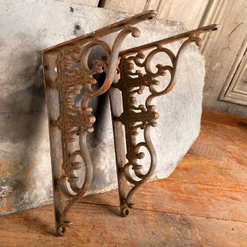 #47368 Antique Ornate Cast Iron Shelf Bracket image 2