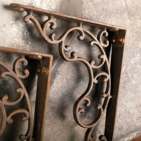 #47369 Antique Ornate Cast Iron Shelf Bracket image 2