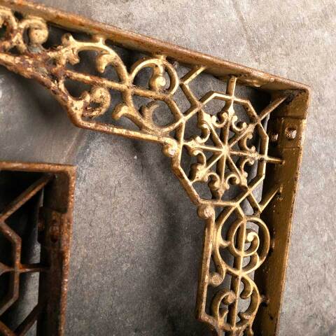 #47371 Antique Ornate Cast Iron Shelf Brackets image 4