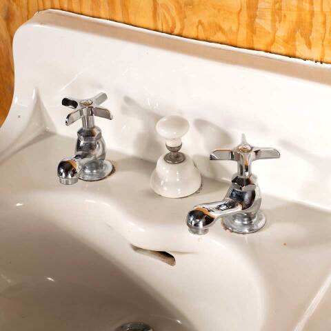 #47958 Antique Porcelain Peg Leg Bathroom Sink image 4