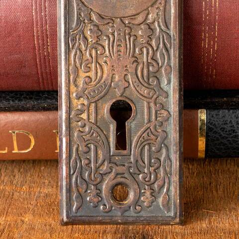 #49004 Antique Ornate Metal Doorknob Backplate image 2