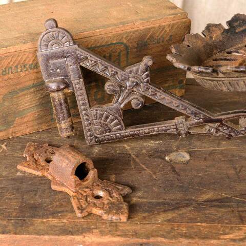 #50039 Antique Cast Iron Victorian Oil Lamp Sconce image 7