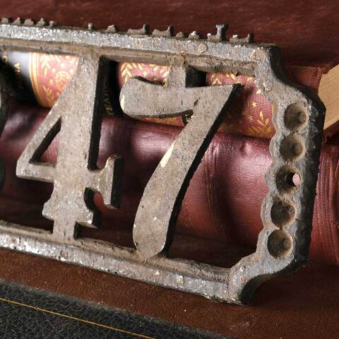 #51475 Antique Cast Iron 247 House Address Plaque image 3