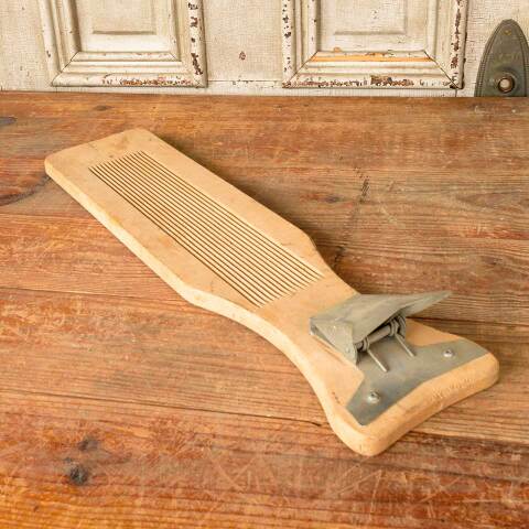 #52052 Vintage NORMARK Wood Fish Scaling Board image 5