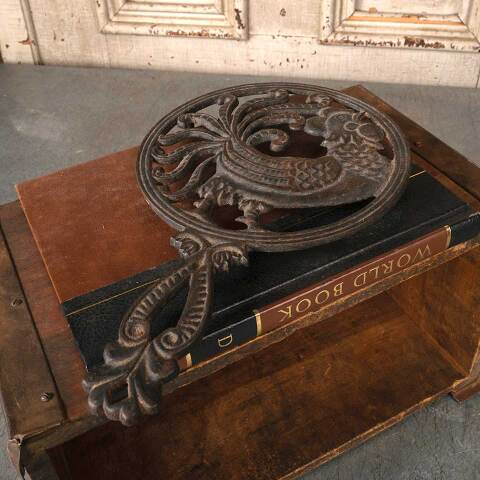 #52869 Large Vintage Cast Iron Rooster Trivet image 2