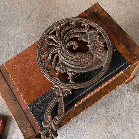 #52869 Large Vintage Cast Iron Rooster Trivet image 4