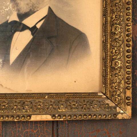 #54069 19x22 Antique Picture Frame with Portrait image 4
