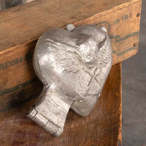 #54079 Vintage Cast Pewter Heart Chocolate Mold image 3