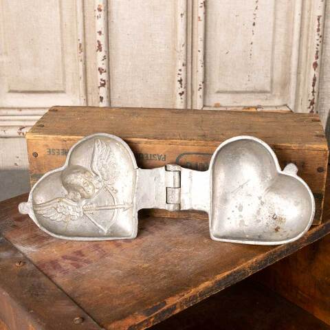 #54079 Vintage Cast Pewter Heart Chocolate Mold image 4