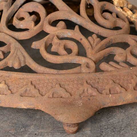 #54542 Ornate Antique Cast Iron Parlor Stove Topper image 2