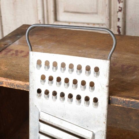 #55087 Vintage Metal Handheld Food Grater image 3