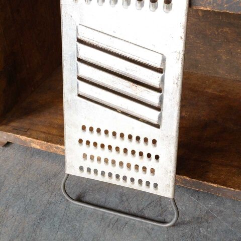 #55087 Vintage Metal Handheld Food Grater image 4