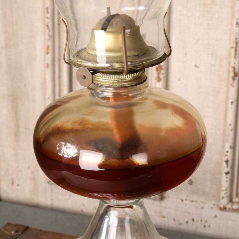 #55093 Antique Glass Oil Lamp w/ Eagle on Chimney image 3