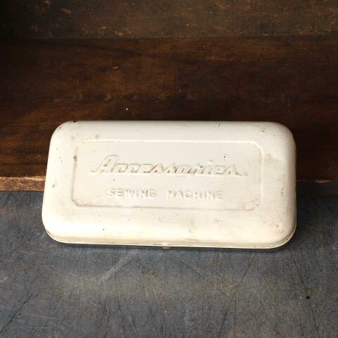 #55486 Vintage Tin Sewing Accessories Container image 2