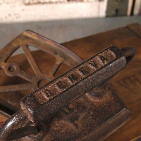 #55495 Antique Cast Iron Sad Flat Iron & Trivet Stand image 3