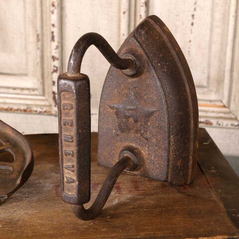 #55495 Antique Cast Iron Sad Flat Iron & Trivet Stand image 4