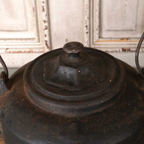 #55582 Antique Cast Iron Stove Kettle image 3
